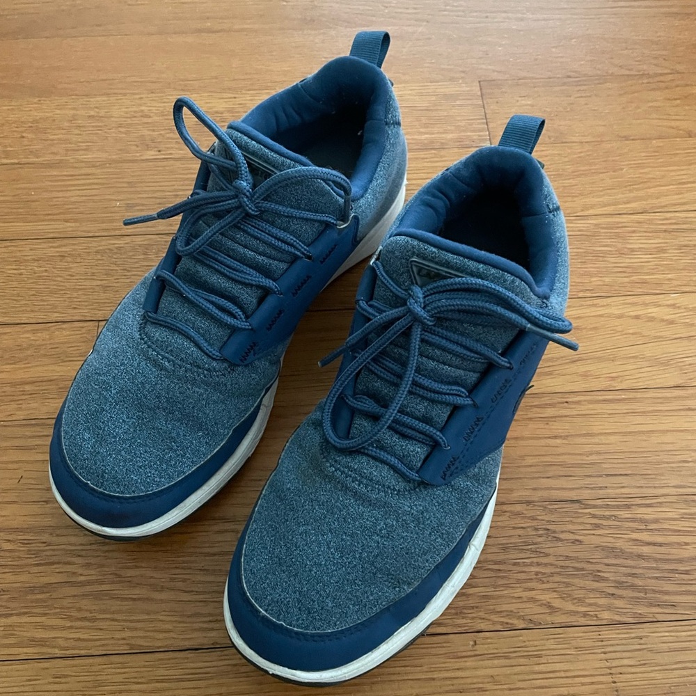 Lacoste Women’s Sneakers Size 8